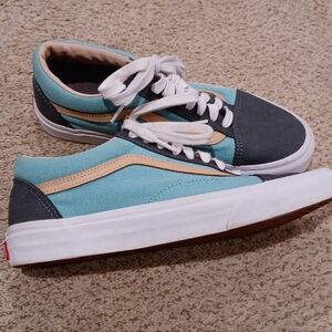 Vans Old Skool sneakers in the Textured Suede Pewter/Aqua Men Size 8.5 Womens 10